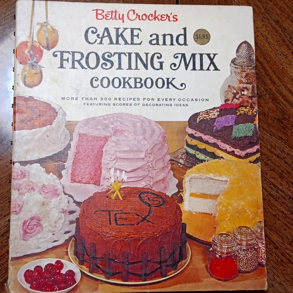 First Edition 1966 Betry Crocker Cake and Frosting Mix Cookbook.